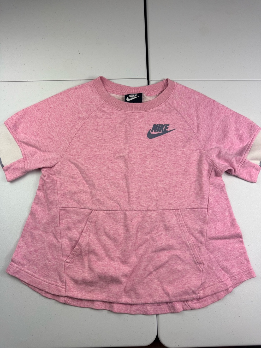 Nike Girls Pink Short-Sleeve Pullover sweatshirt with Logo